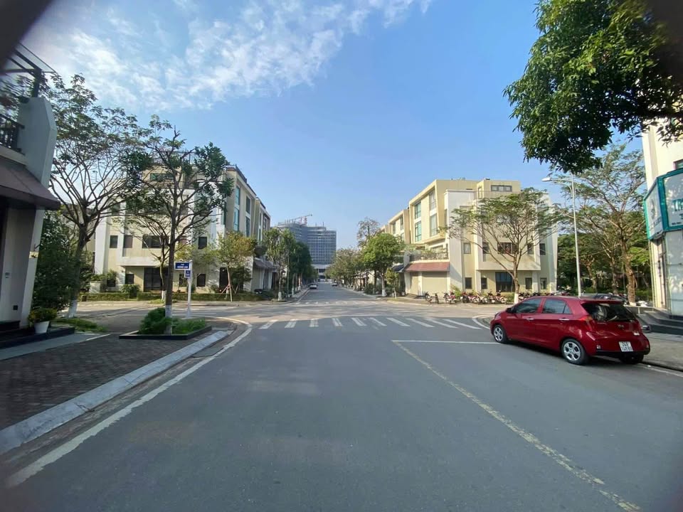 Nhà Xây Thô Đường Bích Đào, Lào Cai - Sổ Đỏ Sẵn Sàng, Giá 6 Tỷ