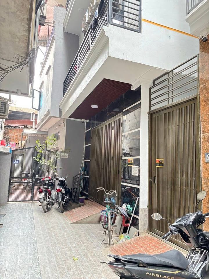 Cho thuê nhà 5 tầng Nguyễn Trãi, 18 phòng, dòng tiền 105 triệu/tháng