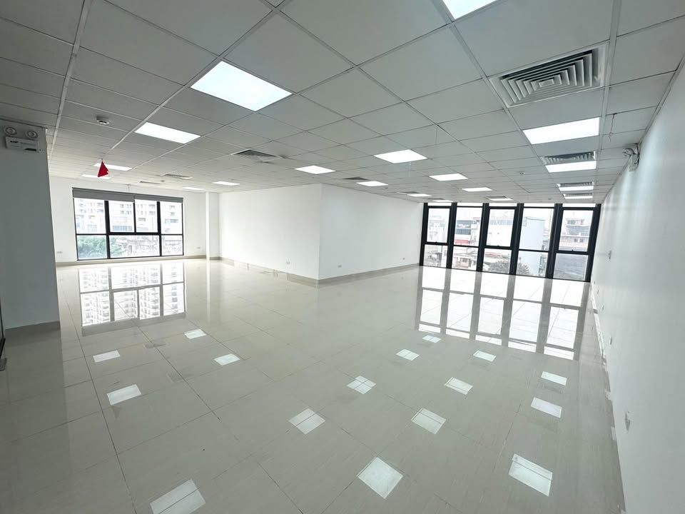 Văn phòng 95m² mặt ngõ Cầu Giấy - Giá từ 21 triệu/tháng