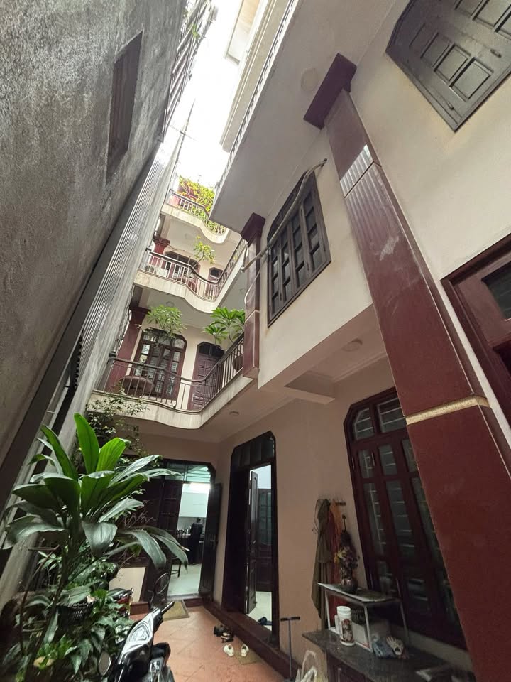 Bán gấp Biệt thự Nghi Tàm 160m² 5 tầng, lô góc 3 thoáng, tiềm năng ra mặt phố