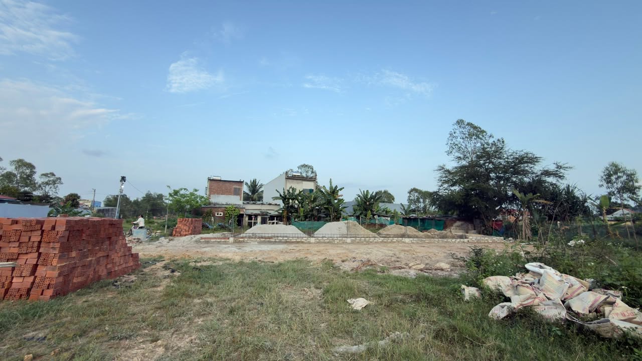 Đất Lệ Sơn 125m² (7m ngang) - Giá 1.X Tỷ, Sổ Hồng Sẵn Sàng