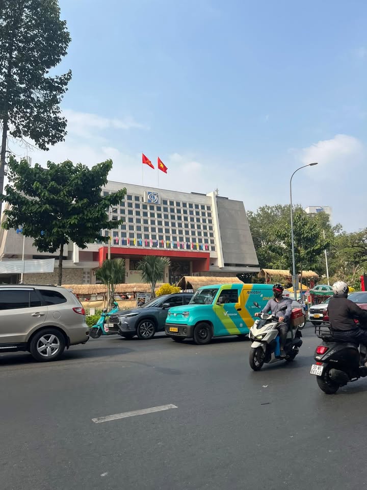 Nhà Phố Mặt Tiền Ba Tháng Hai, Quận 10 - 6 Tầng, 120m², Kinh Doanh Sầm Uất