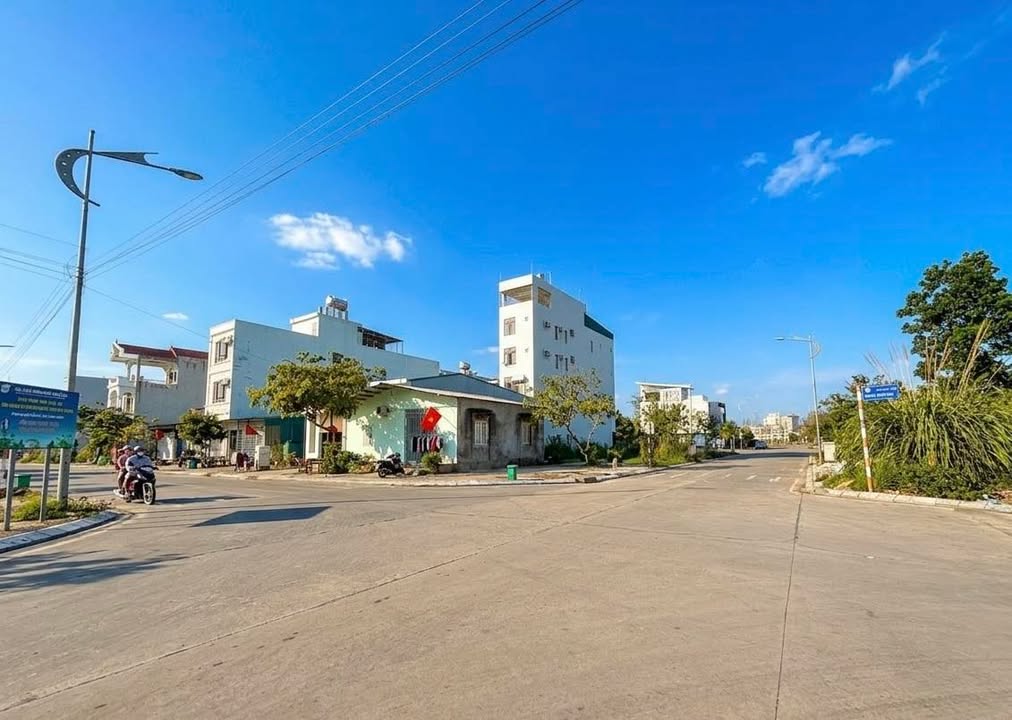 Nhà Mặt Tiền Lô Góc Mạc Đĩnh Chi, Móng Cái - Kinh Doanh/Đầu Tư 85m²