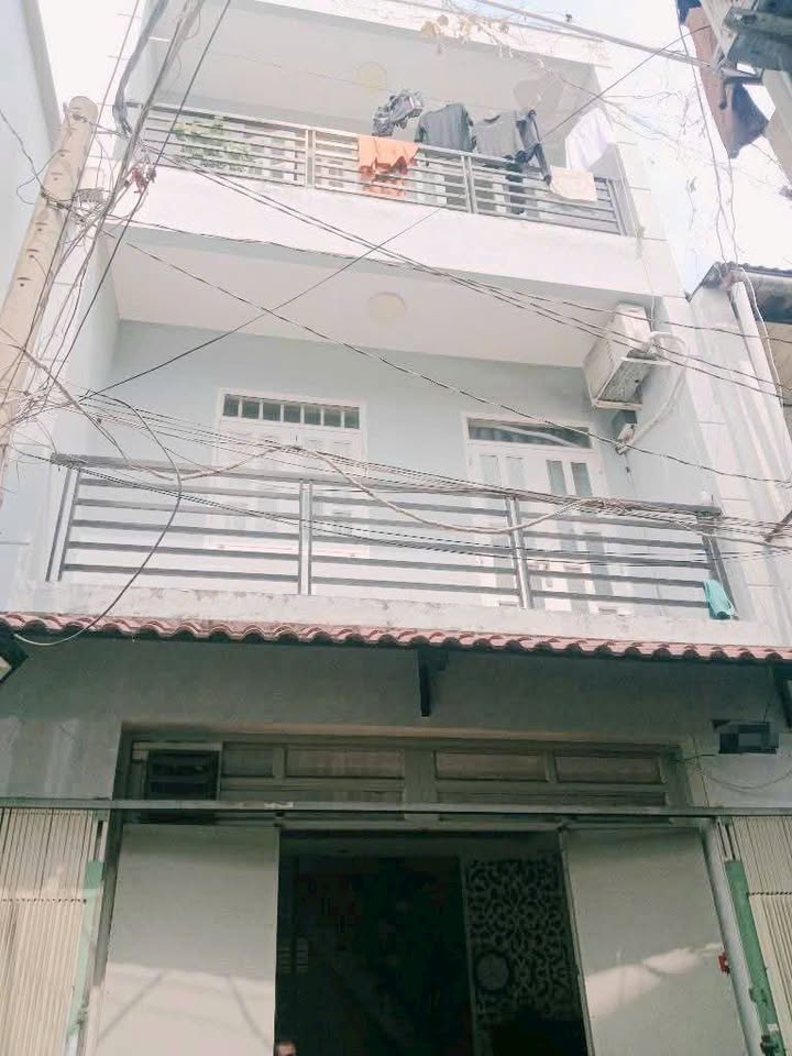 Nhà Phường 10 Tân Bình 32m² - 3 Lầu, Hẻm Thông, Giá 3.x Tỷ