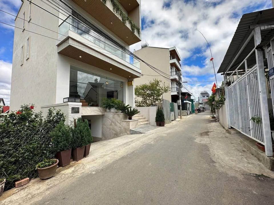 Bán đất 165m² Đà Lạt - Tặng nhà 3PN, Hẻm ô tô, Sổ riêng