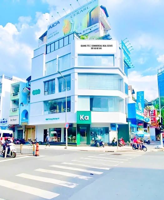 Cho thuê mặt bằng góc 2MT Đinh Tiên Hoàng, Quận 1 - 465m² - 150 triệu