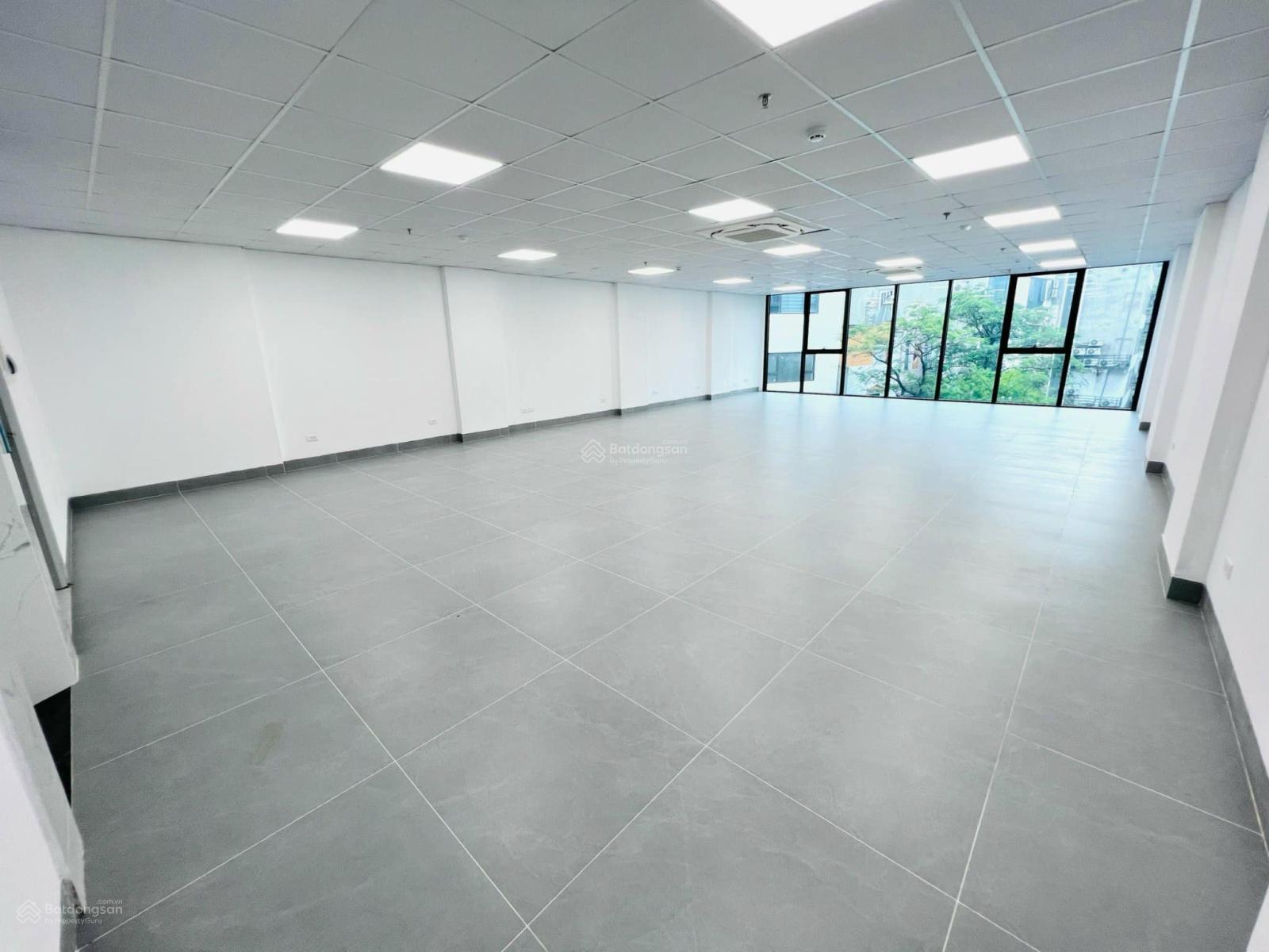 Văn phòng Nguyễn Khang 100m² Cầu Giấy - Thiết kế hiện đại!