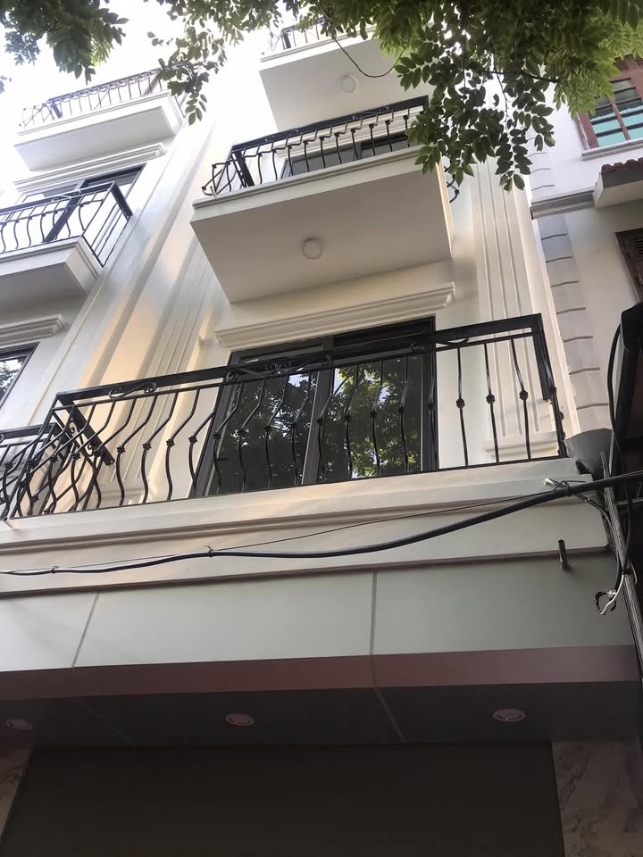 Nhà Riêng Bát Khối Long Biên 36m² gần 8 tỷ - Ô tô vào tận nhà!