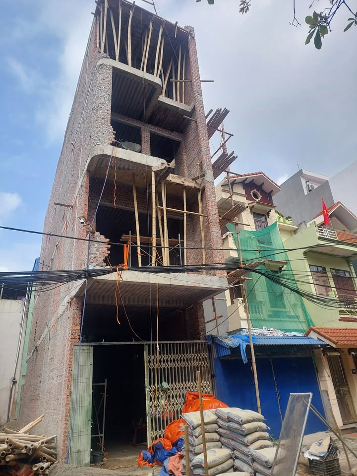 Nhà Mặt Tiền Hòa Vượng 80m² - 4 Tầng Full Nội Thất, Sẵn Sàng Ở Ngay!