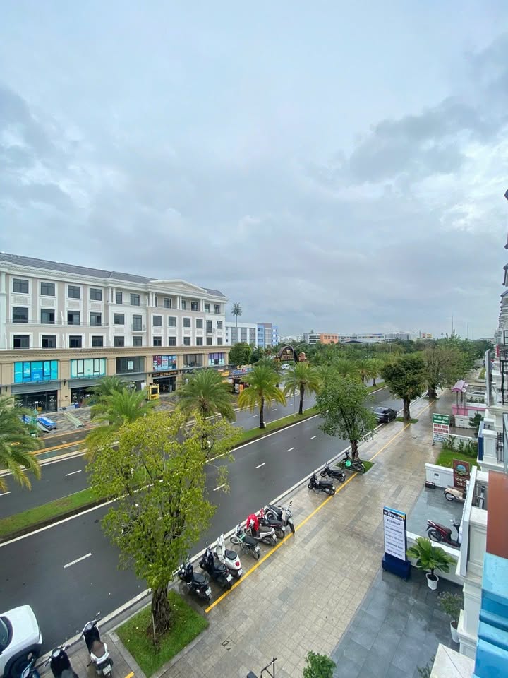 Nhà Phố T9 Vinhomes Grand Park 108m² - Dòng Tiền 35 Triệu/Tháng