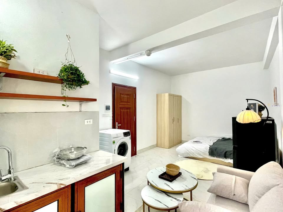 Cho thuê căn hộ 40m² Lạc Long Quân, Cầu Giấy - Nội thất đủ, giá 4.9 triệu