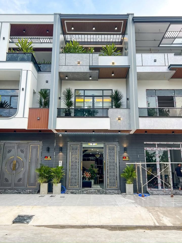 Nhà 1 Trệt 2 Lầu KDC Hồng Loan Cần Thơ - 240m² Full Nội Thất