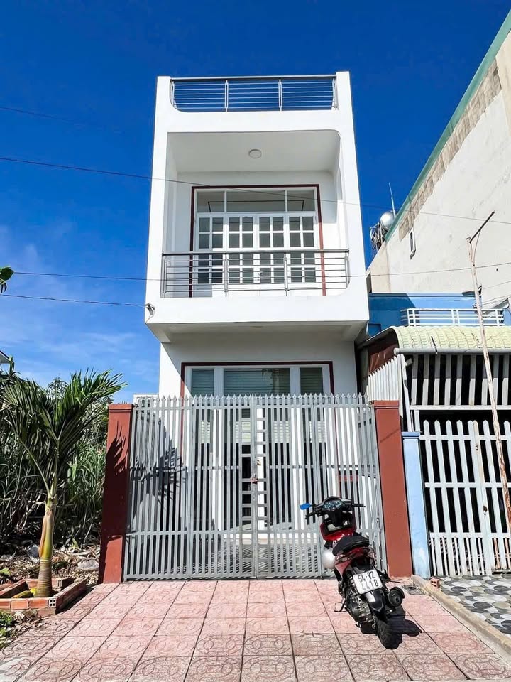 Nhà Hưng Phú 100m² Sổ Hồng Hoàn Công - Giá 3.95 Tỷ