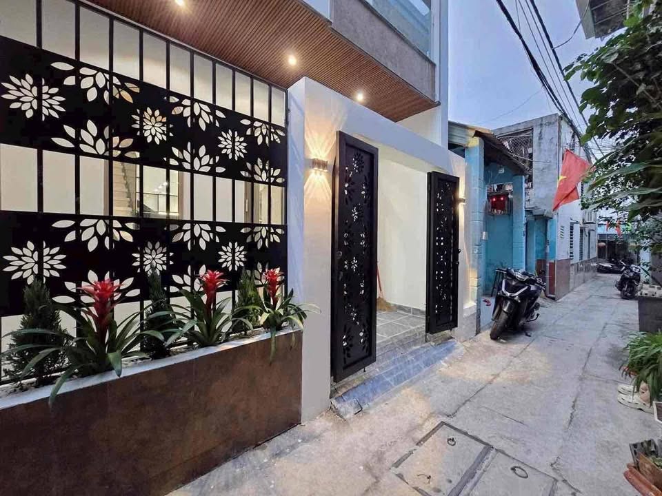 Nhà 2 Tầng Góc Ông Ích Khiêm, Đà Nẵng - 75m² Hơn 4 Tỷ, Kinh Doanh Đỉnh Cao