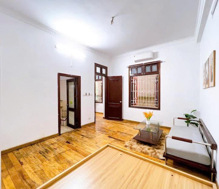 Cho thuê Studio Cổ điển Lạc Long Quân, Tây Hồ - 3.9 Triệu/tháng