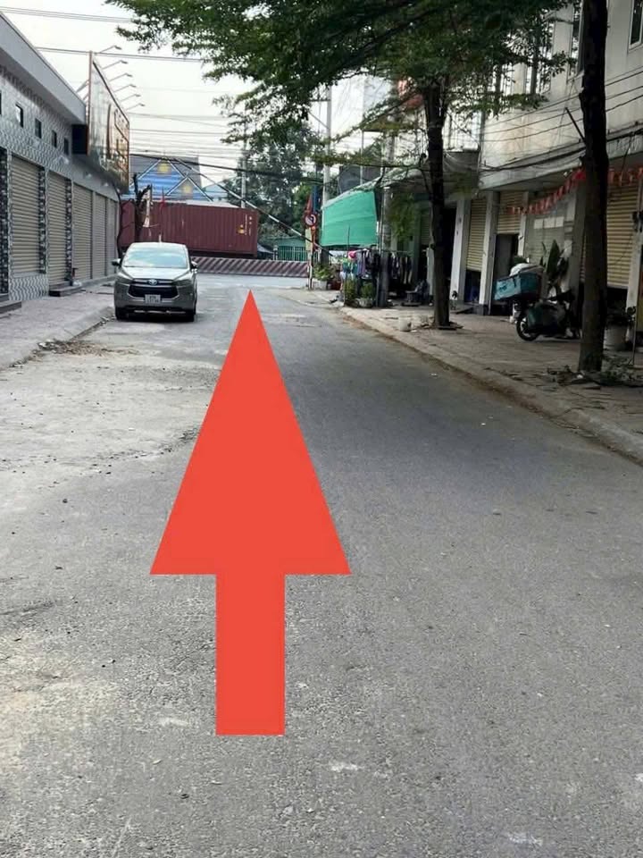 Bán Gấp Đất Tặng Nhà 72m² Dĩ An, Bình Dương - Giá 3.2 Tỷ