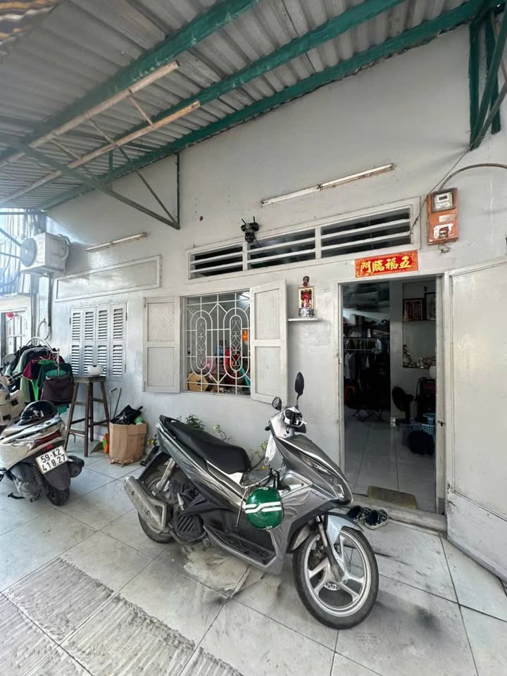 Nhà cấp 4 Phong Phú, Bình Chánh - 42m² giá 1.8 tỷ, sổ hồng riêng