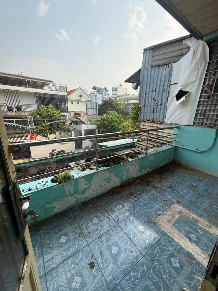 Bán Đất Tặng Nhà 50m² Nguyễn Văn Linh, Quận 7 - Sổ Hồng Riêng, Giá 7.9 Tỷ