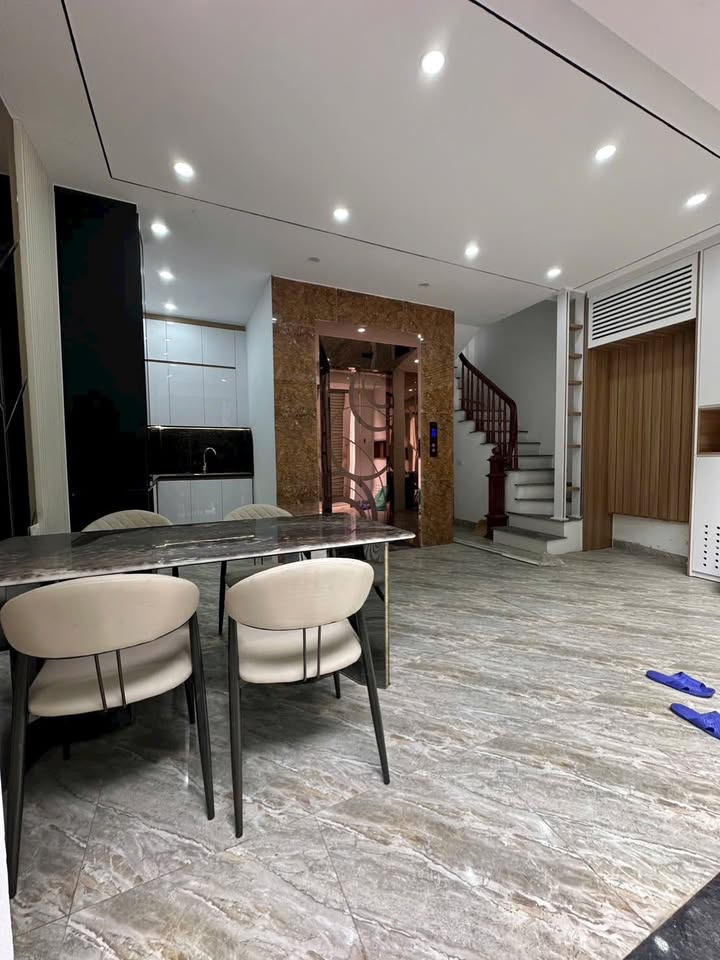 Nhà 7 Tầng Thang Máy Cổ Linh, Long Biên - 38m² Giá 10.5 Tỷ