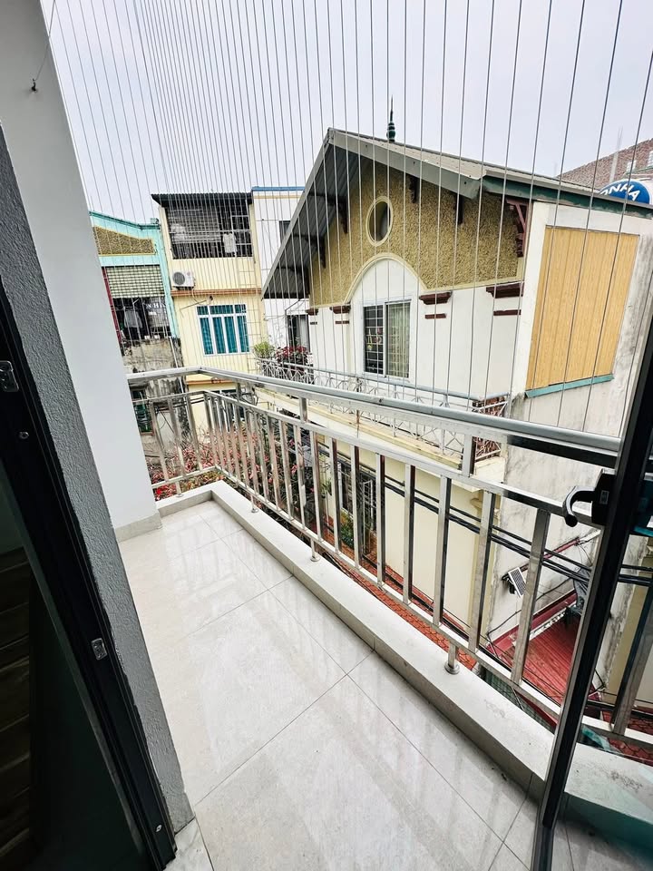 Phòng Gác Xép Thoáng Mát 30m² Gần Chợ Miêu Nha - Chỉ 3.5 Triệu/Tháng