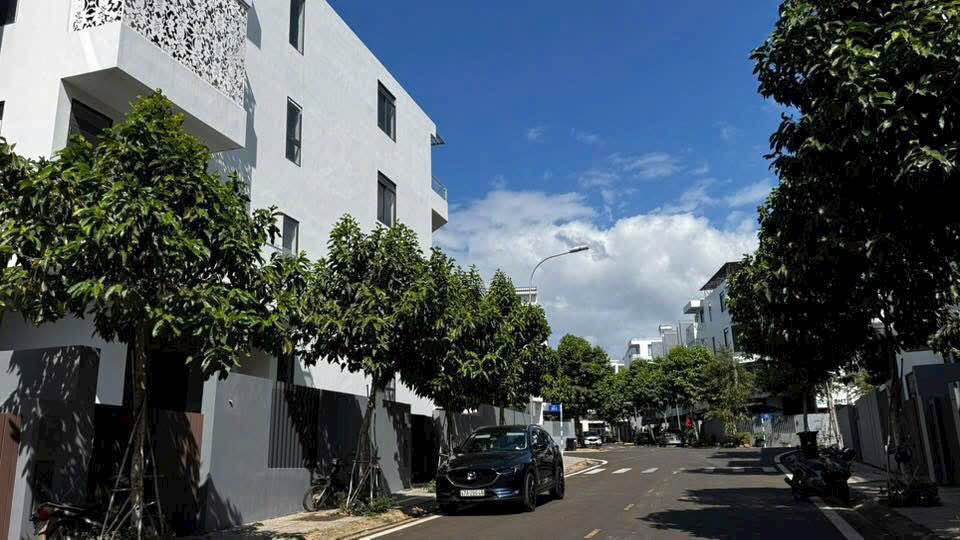 Nhà Phố Tesla Buôn Ma Thuột 125m² - Sổ Hồng Sẵn Sàng - Giá Tốt