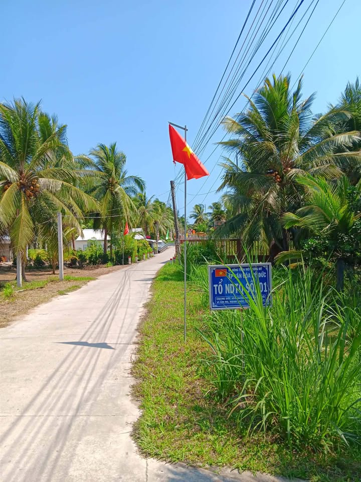 Đất Nền Mặt Tiền Lộ 18m - 2.4ha Xã Hương Mỹ, Bến Tre - Giá 2.1 Tỷ