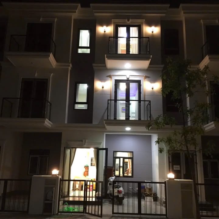 Nhà 3 Tầng SimCity Thủ Đức 90m² - Nội Thất Cao Cấp, Giá Hơn 9 Tỷ