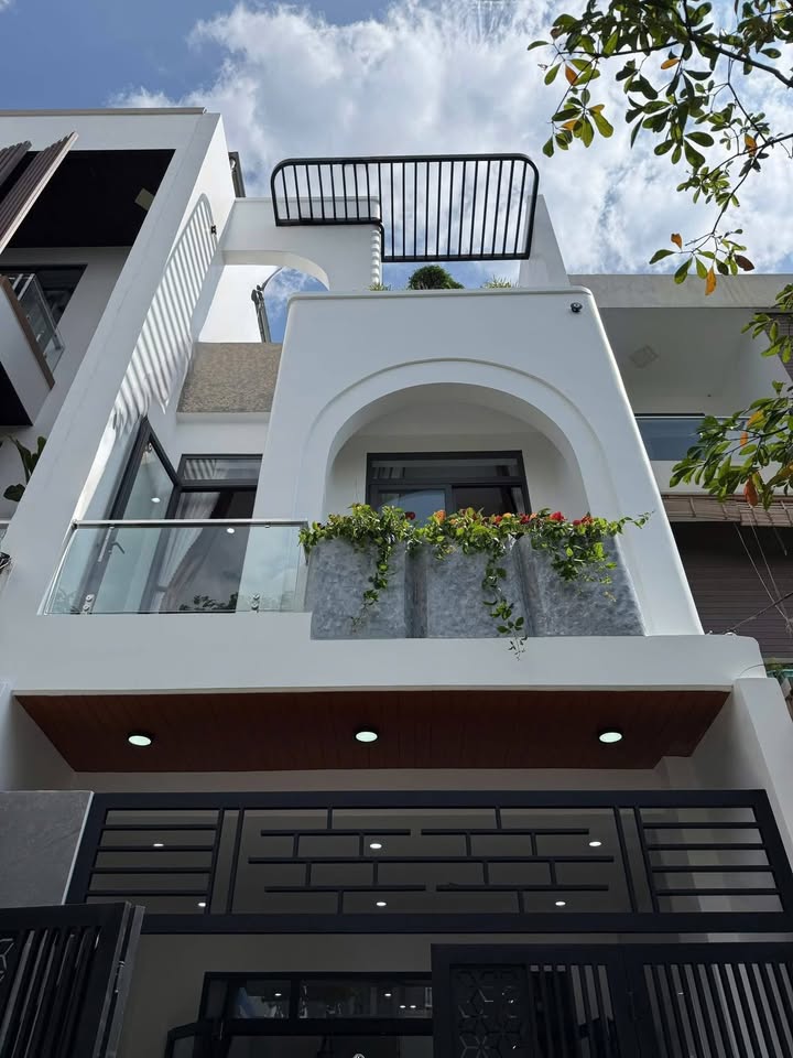 Nhà Mặt Tiền Cao Xuân Huy, 78m², 3 Tầng, 5PN - Giá 10.8 Tỷ