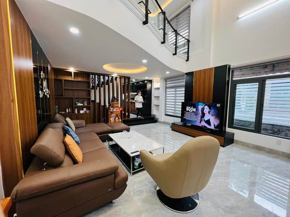 Nhà 2 Mặt Tiền Tiểu La, Hải Châu - 100m², 3 Tầng, Gara Oto - Giá 13.x Tỷ