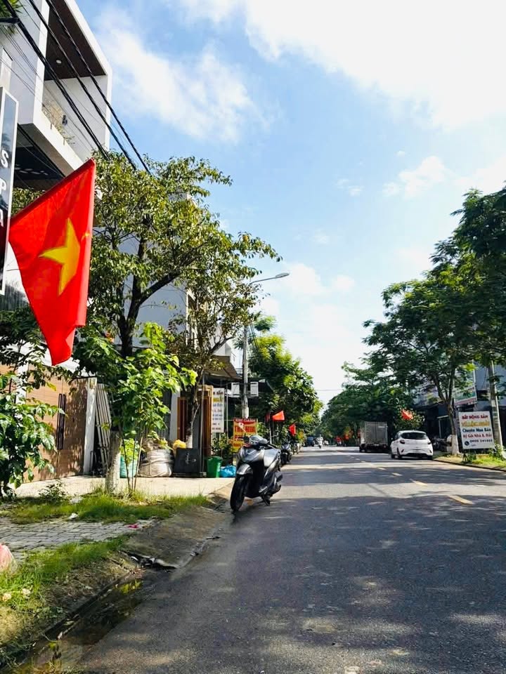 Nhà Mặt Tiền Kinh Doanh Hoà Phú 90m² - 6.15 Tỷ