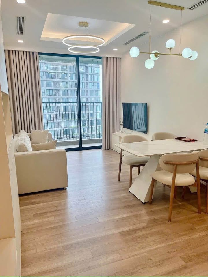 Cho thuê căn hộ 2PN Ecopark, view hồ Thiên Nga, full nội thất