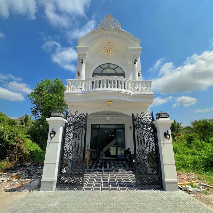 Nhà Tân Cổ Điển 2 Tỷ 880 Triệu Mỹ Tho - Sân Ô Tô, Full Nội Thất