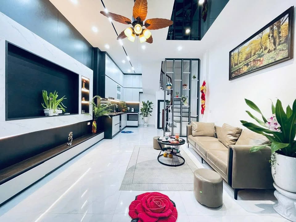 Nhà 33m² 4 tầng full nội thất, Phường Ngọc Thụy, Long Biên - 6.3 tỷ