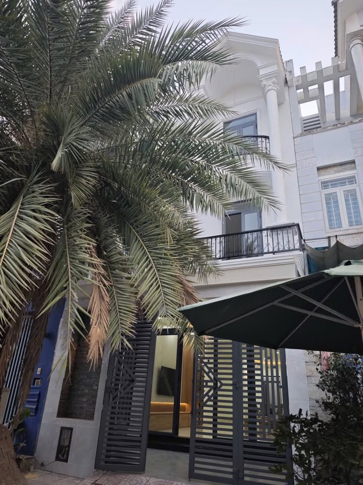 Nhà Phố 3 Tầng Full Nội Thất - Đường Trường Lưu, TP. Thủ Đức - 13 Triệu/Tháng