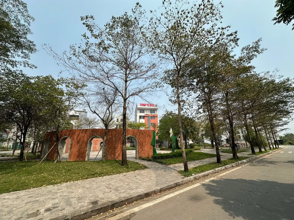 Bán LK16 Bách Việt Lake Garden 80m² - View Công Viên, Giá 5.6 Tỷ