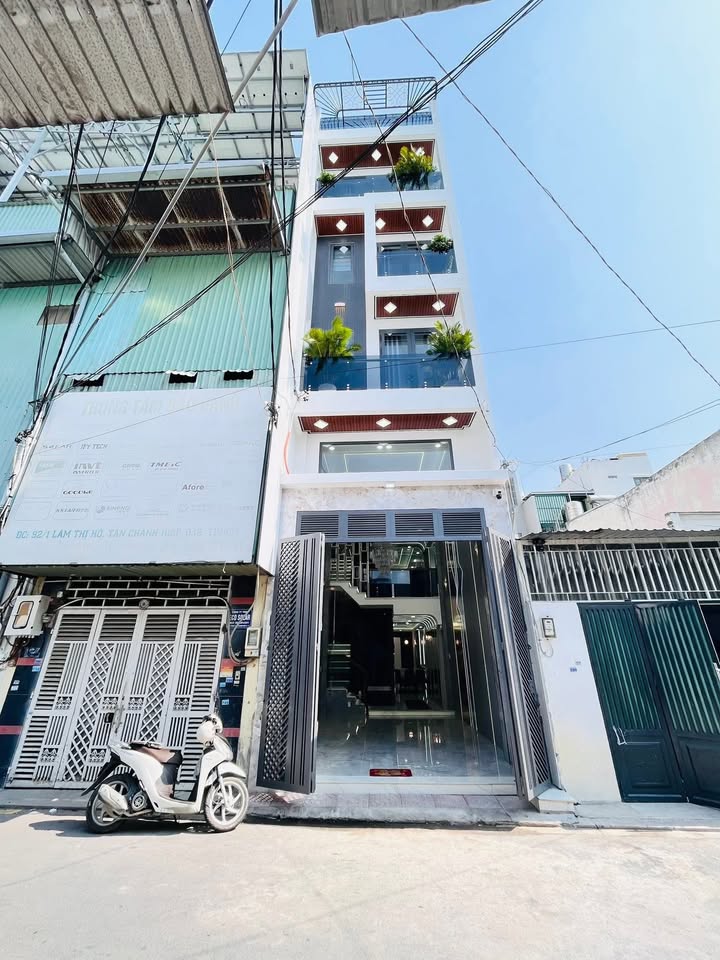 Bán Nhà Phố Hóc Môn 72m² - Thang Máy, 4PN, 9.25 Tỷ - Sổ Hồng Đủ