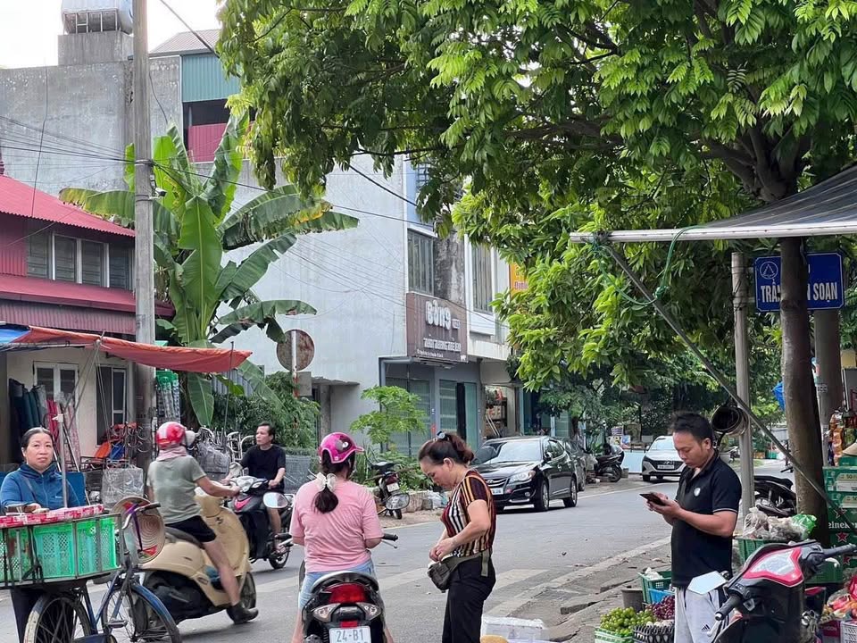 Bán Đất Kinh Doanh Mặt Tiền Chợ Pom Hán, Lào Cai - 70m² Giá Tốt