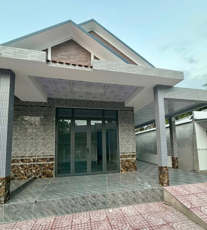 Nhà Nguyên Căn Mới Xây, 2PN, Gần KCN Hưng Phú 2 - Giá 4 Triệu/Tháng