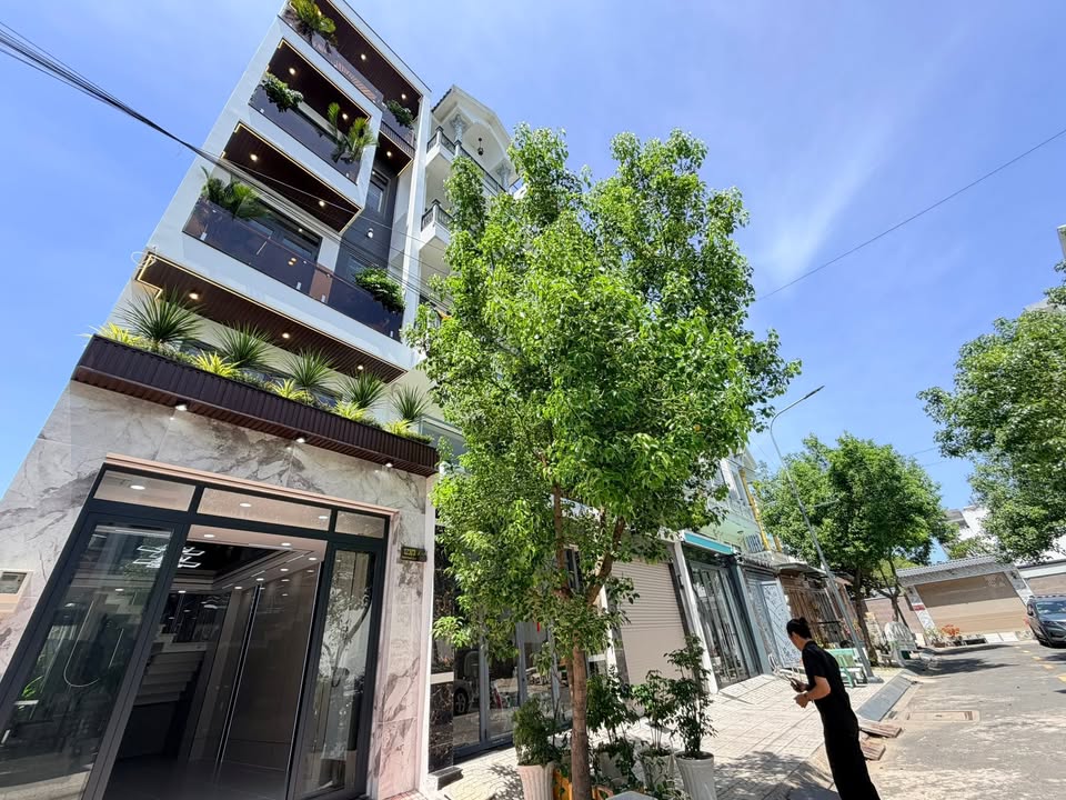 Nhà Phố Cao Cấp Q12 - 4x16m, 1 Trệt 3 Lầu, Full Nội Thất, Giá 7.79 Tỷ