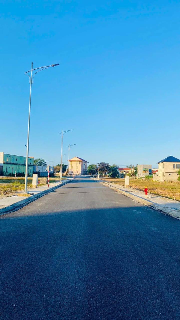 Đất nền Mặt Tiền Hùng Vương, Quán Hàu 140m² - Giá 2 Tỷ, View Công Viên