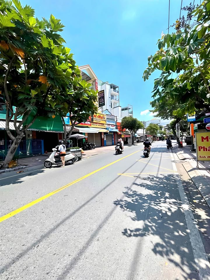 Nhà Mặt Tiền Lê Văn Lương, Q7 - 68m² - Kinh Doanh Đỉnh Cao - 7.2 Tỷ