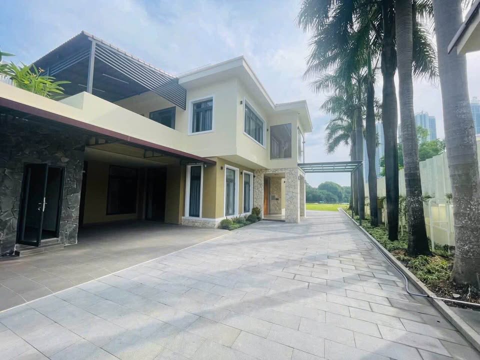Biệt thự sân vườn view hồ Quận 7 - 832m² Sổ hồng riêng, giá 159 tỷ