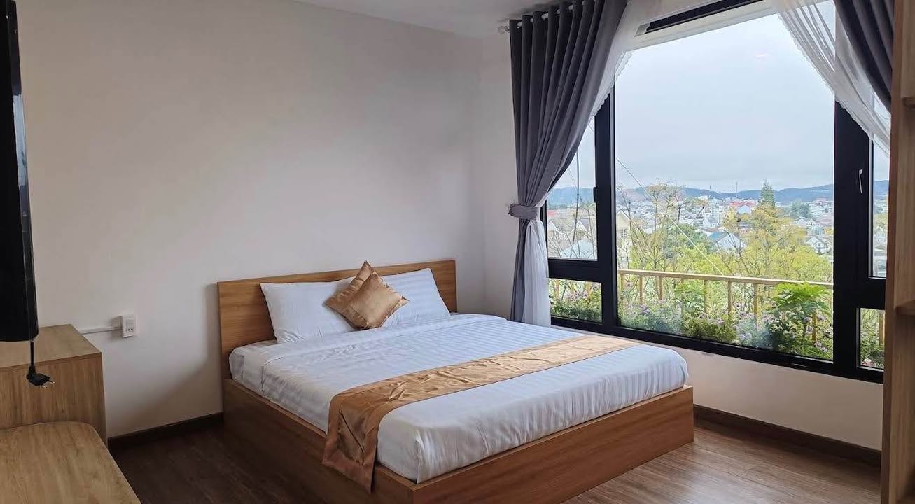 Bán Khách Sạn 6 Tầng Mặt Tiền Phù Đổng, Đà Lạt - 20 Phòng Kinh Doanh Ngay