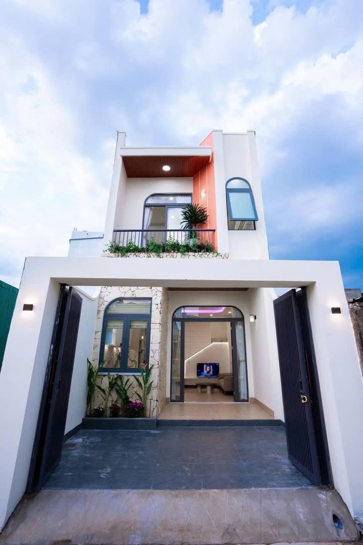 Bán Gấp Nhà 2 Tầng Nguyễn Viết Xuân, BMT - Full Nội Thất, Giá 3.8 Tỷ