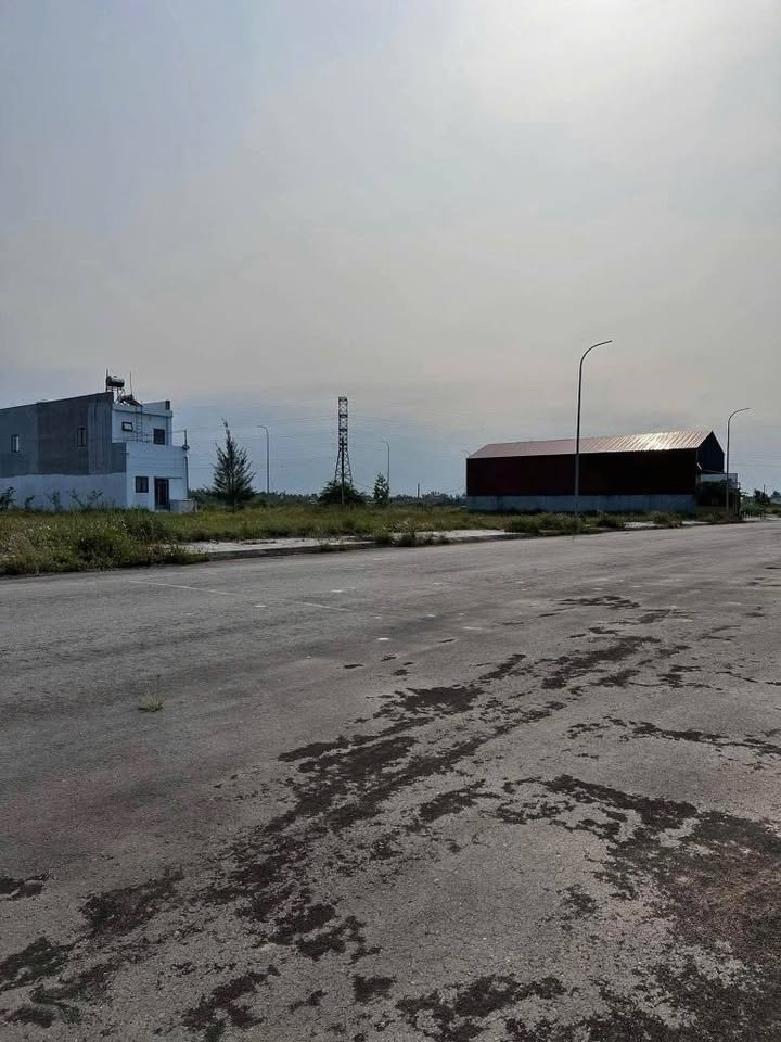 Cho thuê đất 150m² mặt tiền đường 21m, Thị trấn La Hà - Kinh doanh/Kho xưởng