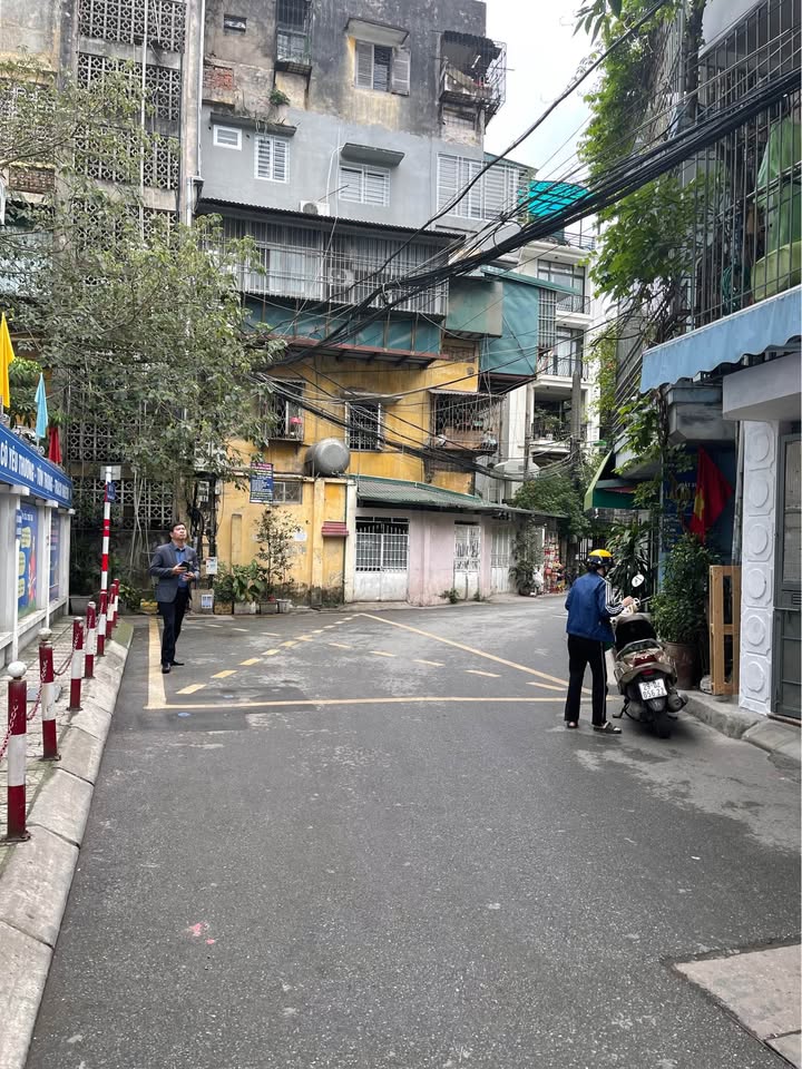 Nhà Mặt Tiền Kinh Doanh Đại La 107m² - 55 Tỷ - Đối Diện Cổng Trường