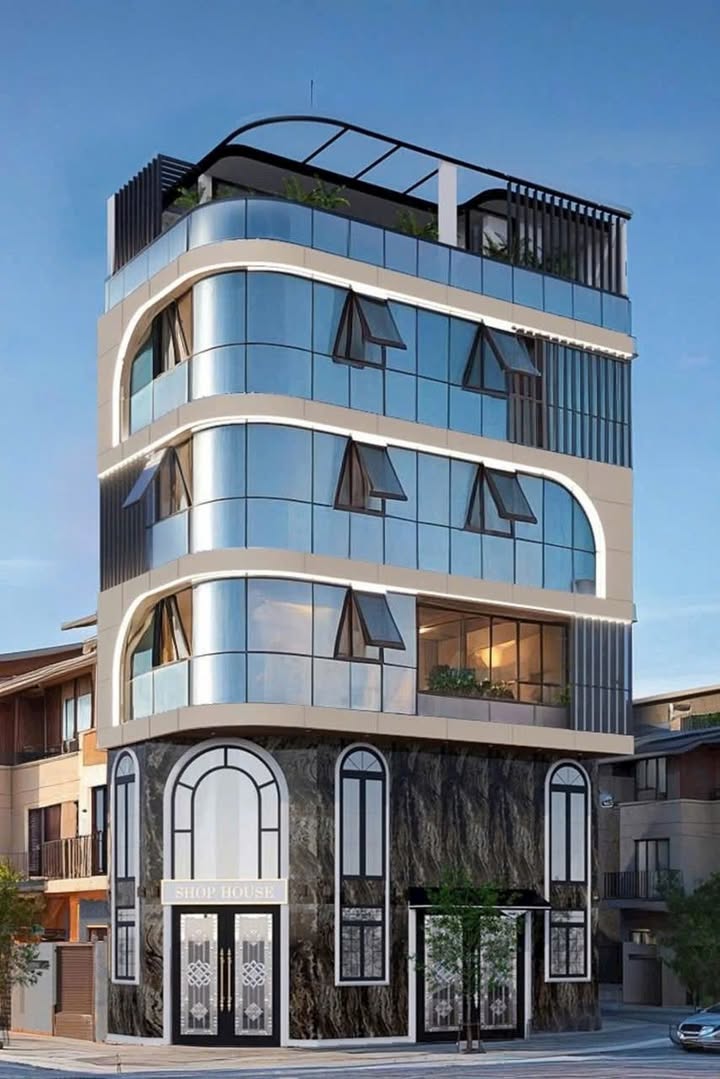 Đất Vàng Lạc Long Quân 135m² - Mặt Tiền Rộng 8m - Xây Khách Sạn, VP - 48 Tỷ