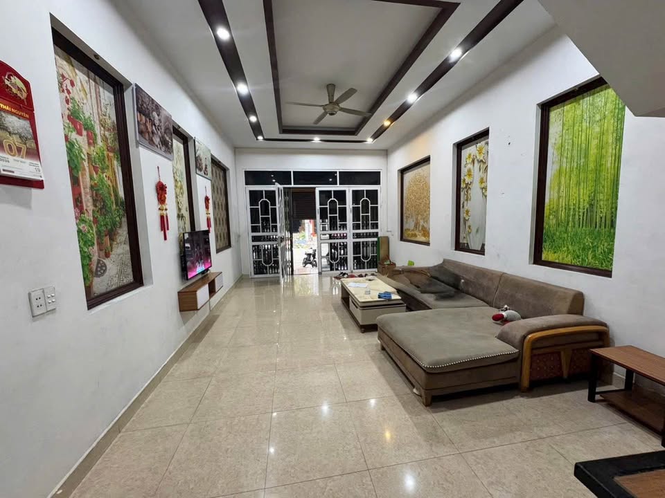 Nhà 2 Tầng Mặt Tiền Điện Biên, Lào Cai - 135m² - Giá 3 Tỷ