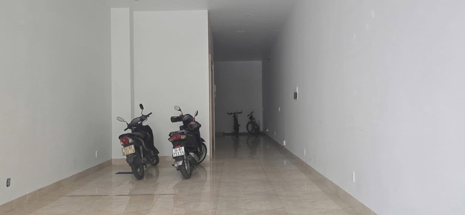 Cho thuê 2 tầng mặt bằng kinh doanh tại trung tâm P. Hồng Gai, Hạ Long - 135m²