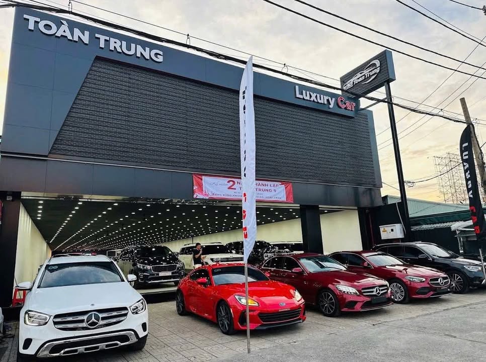 Mặt bằng kinh doanh góc ngã tư Quốc lộ 13, Thủ Đức - 975m², giá tốt